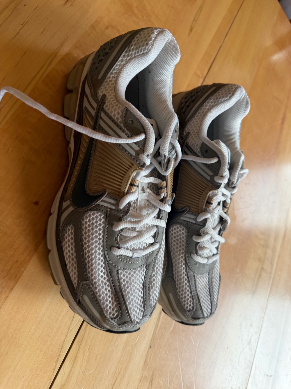 Nike Men's Gray, White and Black Mesh Athletic Sneakers